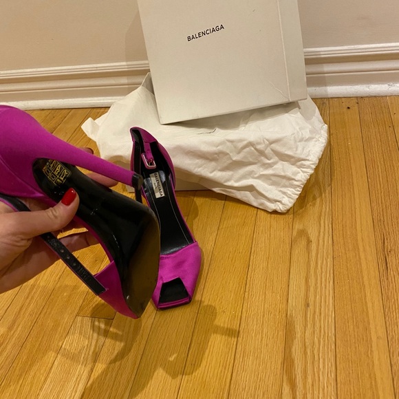 Shoes - Picture 3 of 5